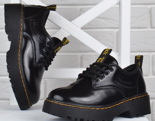 Черевики жіночі на платформі Dr.Martens style чорні лаковані