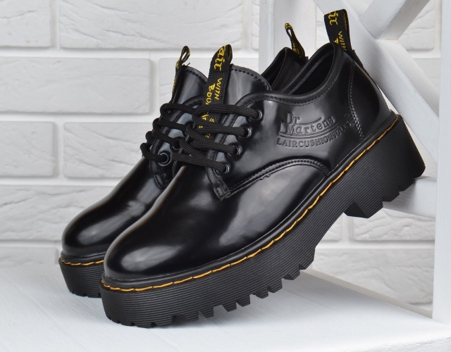 Черевики жіночі на платформі Dr.Martens style чорні лаковані