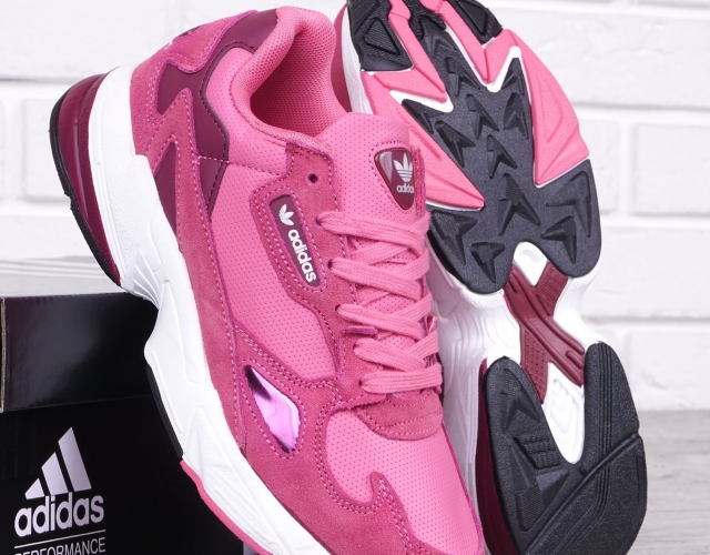 Кроссовки женские замшевые Adidas Falcon цвет Viva Magenta