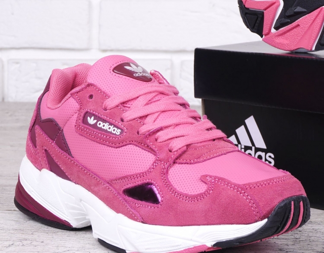 Кроссовки женские замшевые Adidas Falcon цвет Viva Magenta