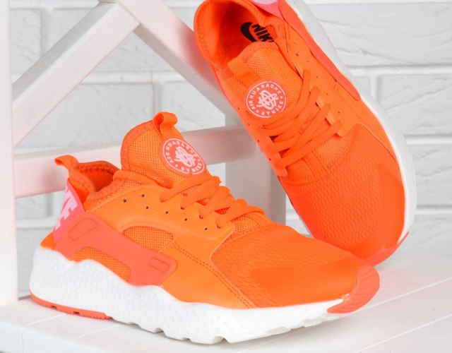 Кроссовки женские Nike Air Huarache Ultra Living Coral оранжевые с белым