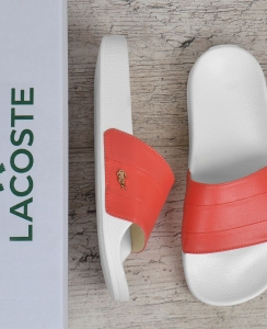 Шльопанці жіночі шкіряні Lacoste Living Coral коралові на білій підошві