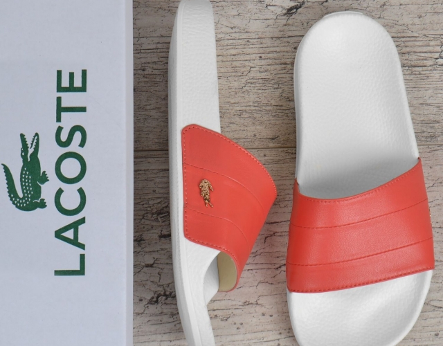 Шльопанці жіночі шкіряні Lacoste Living Coral коралові на білій підошві