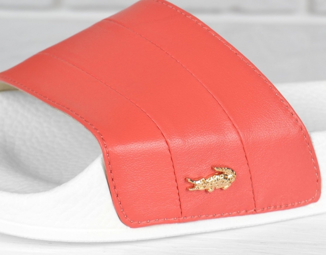 Шльопанці жіночі шкіряні Lacoste Living Coral коралові на білій підошві