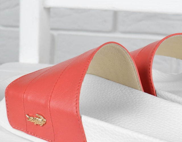 Шльопанці жіночі шкіряні Lacoste Living Coral коралові на білій підошві