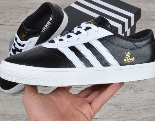 Кросівки чоловічі шкіряні Adidas Skateboarding чорні з білим В'єтнам