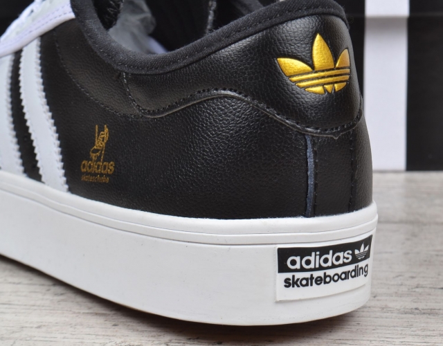 Кросівки чоловічі шкіряні Adidas Skateboarding чорні з білим В'єтнам